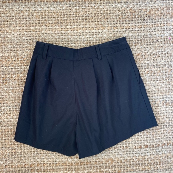 Black shorts - Picture 2 of 2